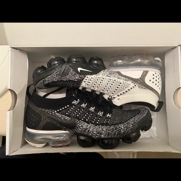 Nike Vapormax 2 Flyknit Orca - Picture 2 of 11